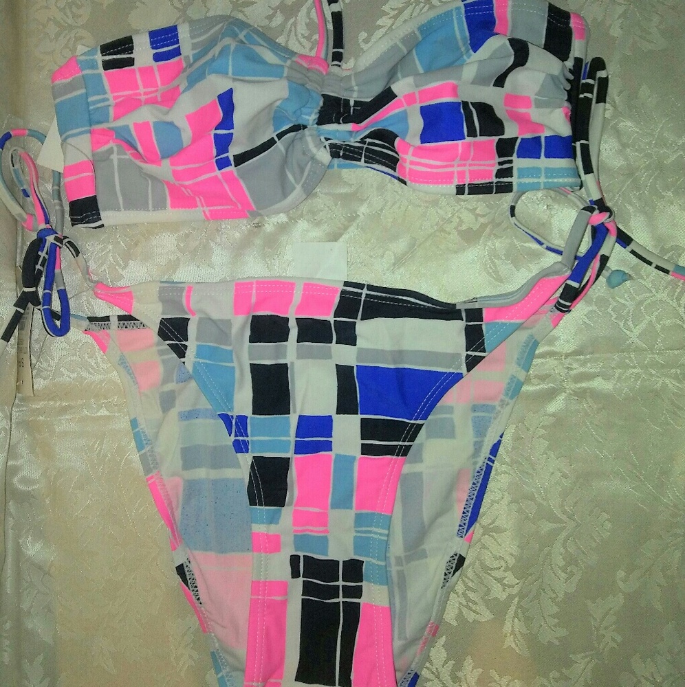 Swimsuit - Picture 3 of 5